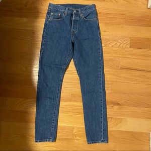 Levi’s Straight Legged Jean - 25